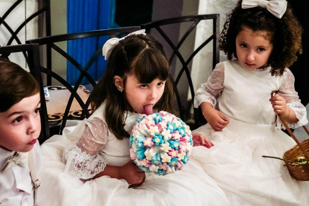 daminhas lambendo buque casamento Capela Santa Terezinha BH