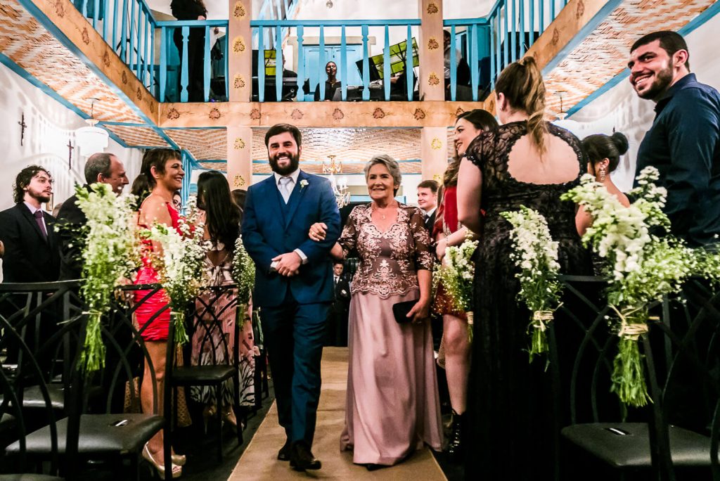 entrada noivo casamento Capela Santa Terezinha BH