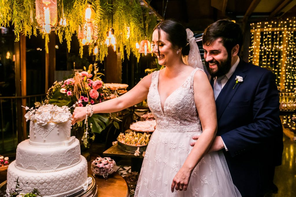 noivos noiva na festa casamento Utopica Eventos