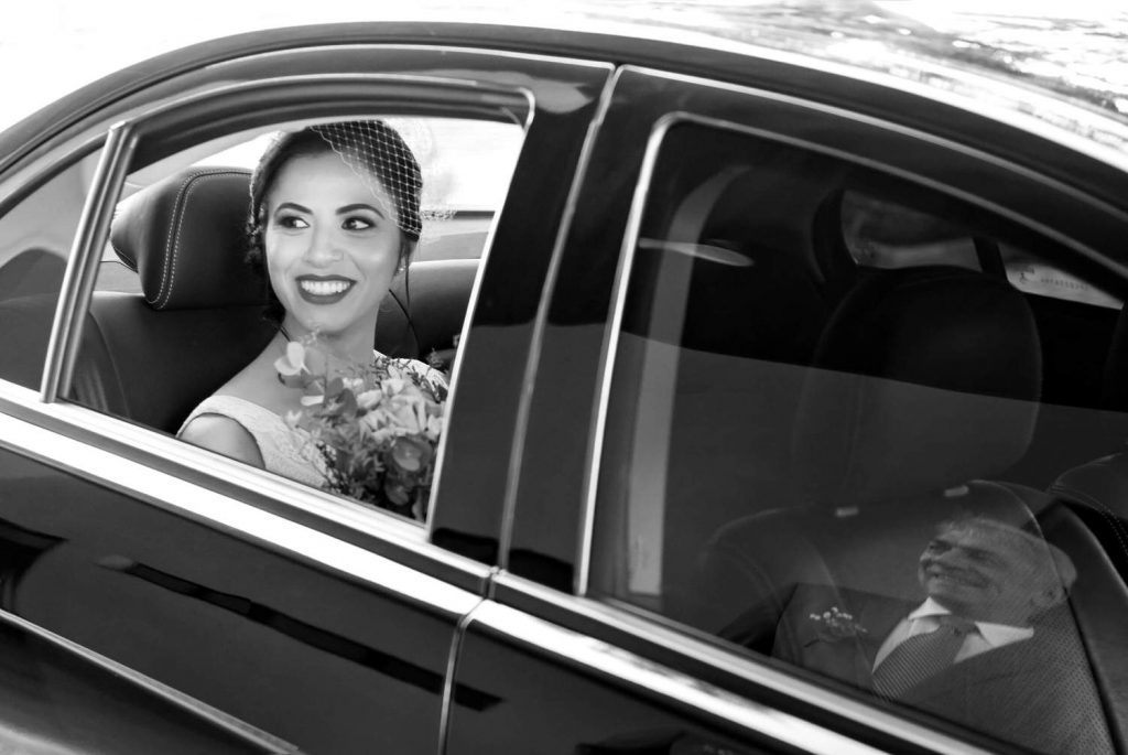 noiva e pai no carro casamento Ouro Branco