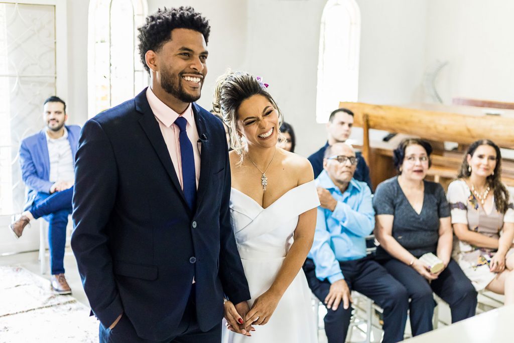 noivos em casamento micro wedding no sítio na Pampulha