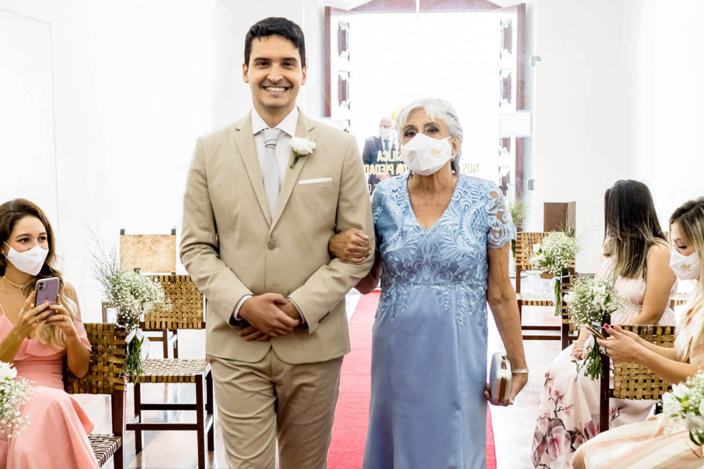 entrada do noivo em casamento na Basílica Nossa Senhora da Piedade