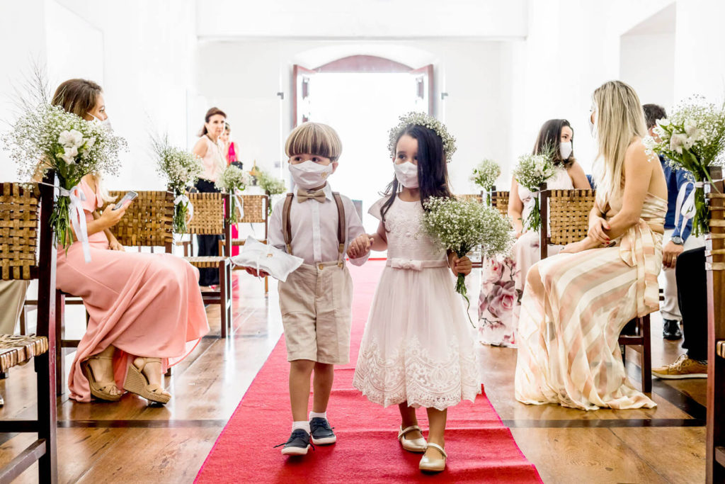 entrada daminha e pajem em casamento na Basílica Nossa Senhora da Piedade