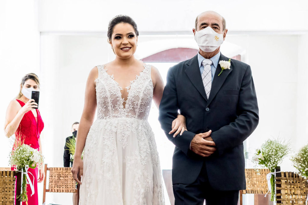 entrada da noiva em casamento na Basílica Nossa Senhora da Piedade