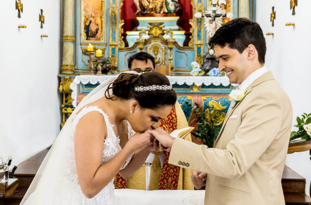 troca de alianças em casamento na Basílica Nossa Senhora da Piedade