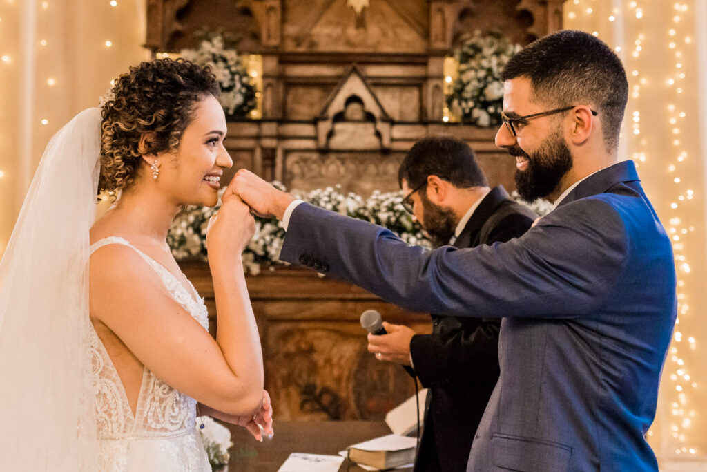 troca de alianças em um casamento no Salaberry Recepções, Pampulha, BH