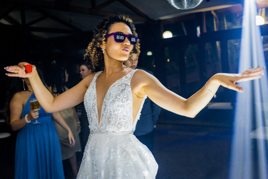noiva dançando em festa Casamento no Salaberry Recepções, Pampulha, BH