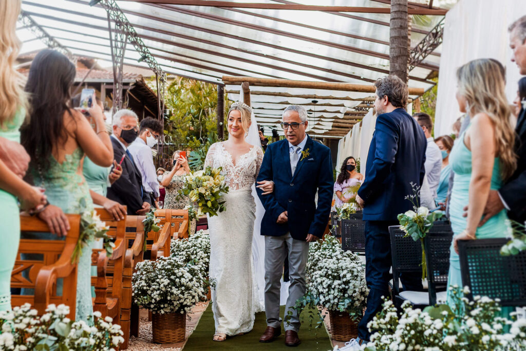 Entrada da noiva em casamento no restaurante O Conde, em BH