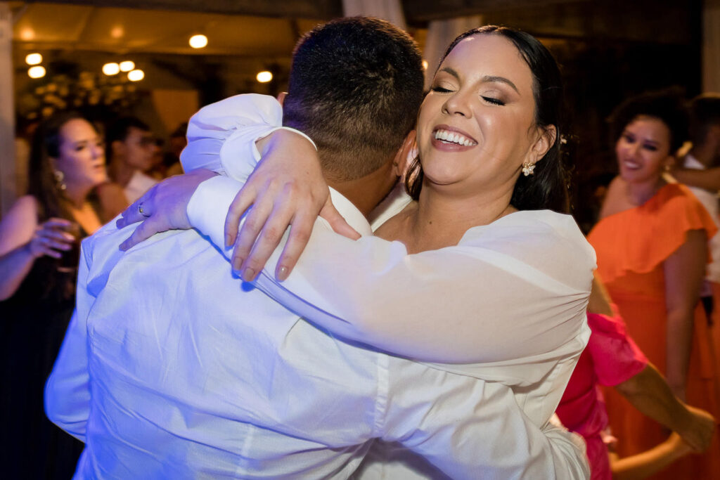 Noivos na festa de casamento no Espaço 158, em BH