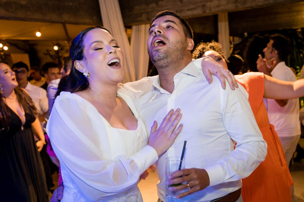 Noivos na festa de casamento no Espaço 158, em BH