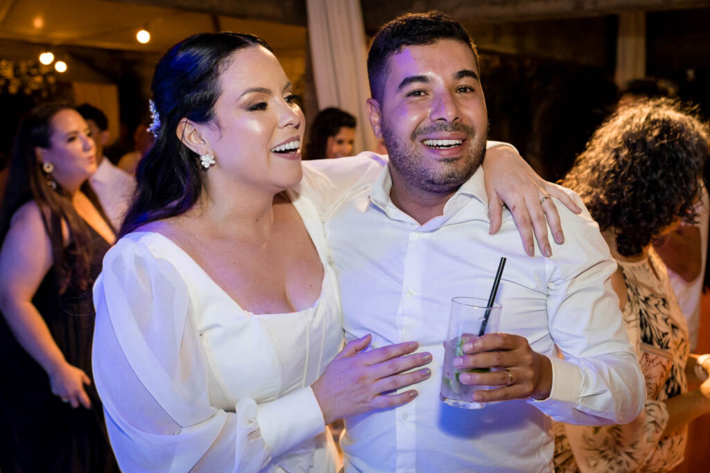 Noivos na festa de casamento no Espaço 158, em BH